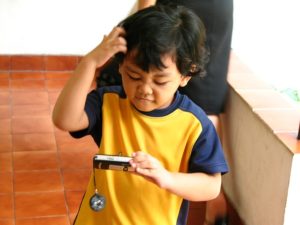 困っている子供